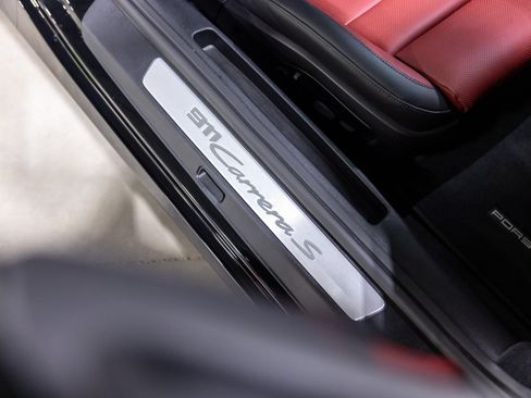 Used 2025 Porsche 911 Carrera S RWD image 33