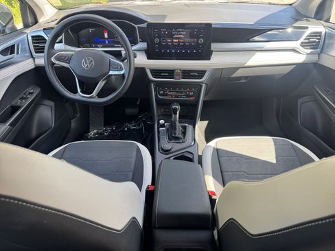 Used 2025 Volkswagen Taos SE image 41