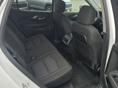 Used 2024 GMC Terrain SLE image 8