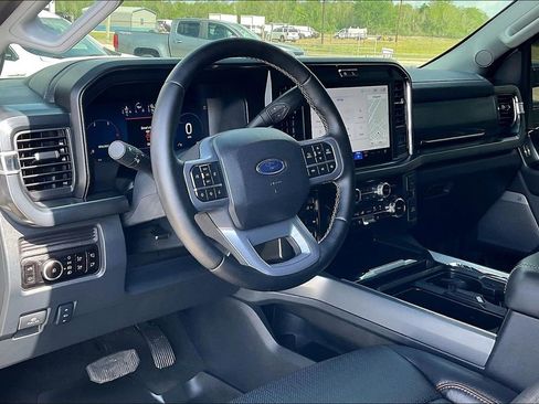 Used 2025 Ford F250 Lariat w/ Black Appearance Package image 14