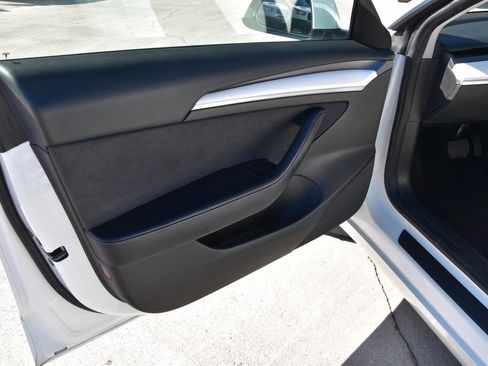 Used 2023 Tesla Model 3 Standard Range image 10