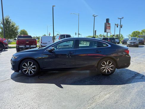 Used 2017 Chevrolet Malibu LT w/ Leather Package FWD image 4