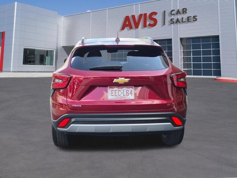 Used 2025 Chevrolet Trax LT w/ LT Convenience Package FWD image 7