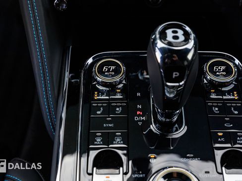 Used 2024 Bentley Flying Spur V8 image 30