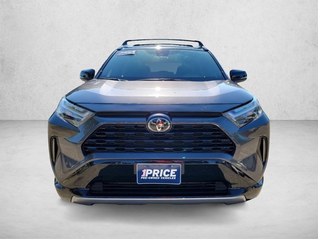 Used 2025 Toyota RAV4 XSE AWD/4WD image 2