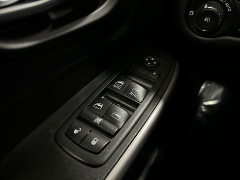 Used 2019 Jeep Cherokee Limited AWD/4WD image 27
