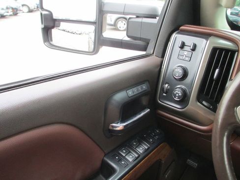 Used 2018 Chevrolet Silverado 2500 High Country w/ Duramax Plus Package AWD/4WD image 33