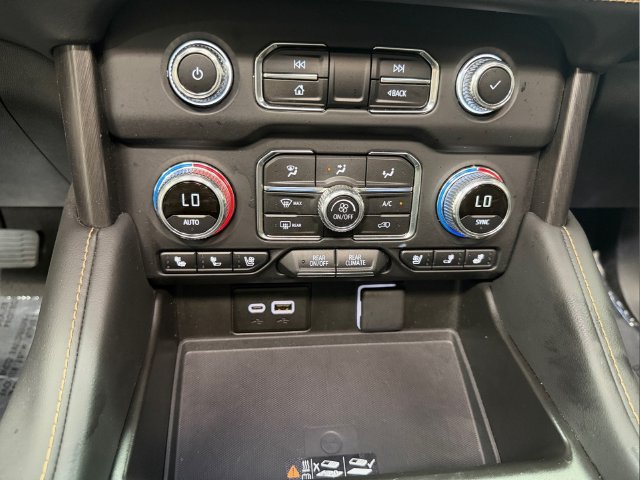 Used 2024 GMC Yukon XL AT4 w/ Technology Package AWD/4WD image 26