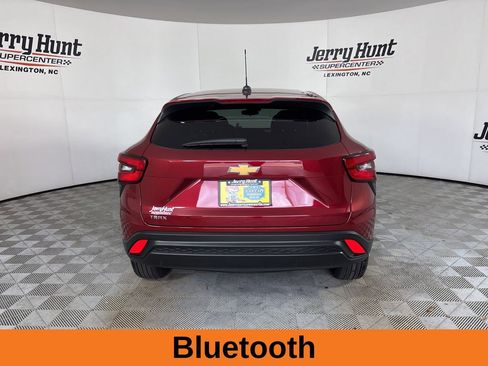 Used 2025 Chevrolet Trax LS image 6