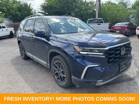 Used 2025 Honda Pilot Touring image 1