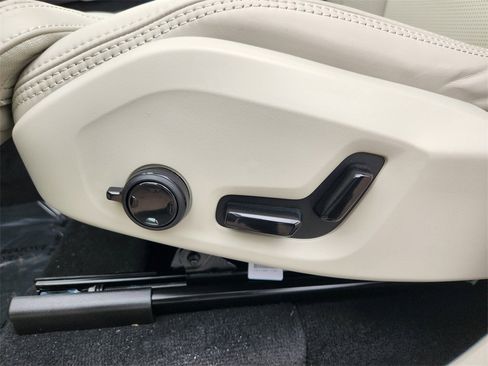 New 2026 Volvo XC90 T8 Ultra w/ Protection Package image 13