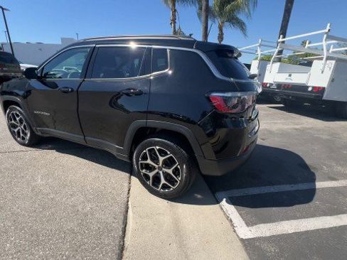 Used 2025 Jeep Compass Limited image 6