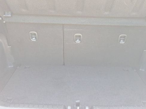 Used 2025 Hyundai Venue SEL FWD image 29