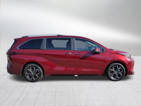 Used 2025 Toyota Sienna Platinum AWD/4WD image 8