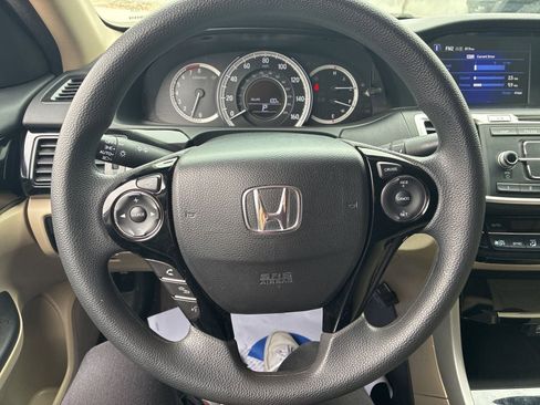 Used 2017 Honda Accord LX image 22