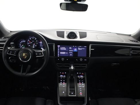 Certified 2025 Porsche Macan AWD/4WD image 31