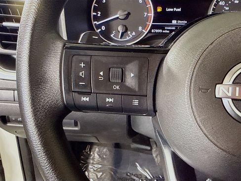 Used 2023 Nissan Rogue SV FWD image 14