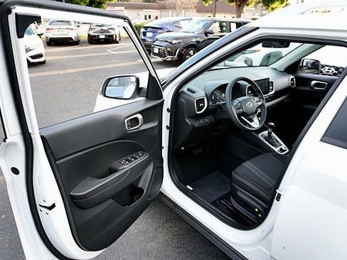 New 2026 Hyundai Venue SEL image 39