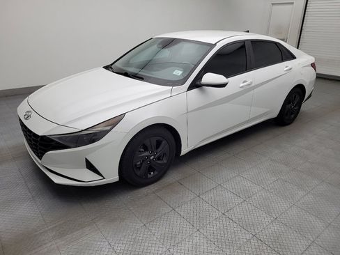 Used 2022 Hyundai Elantra SEL FWD image 2