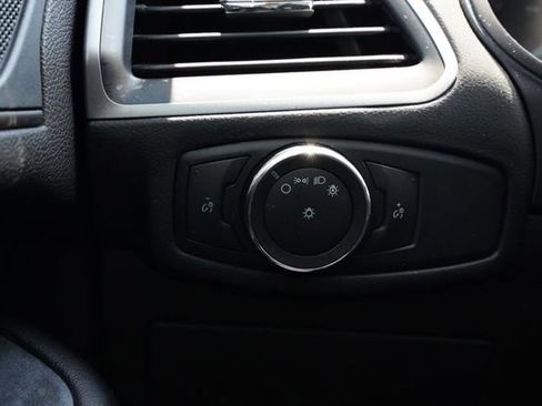 Used 2018 Ford Edge SE FWD image 31