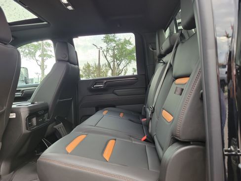 Used 2025 GMC Sierra 2500 AT4 w/ AT4 Premium Plus Package AWD/4WD image 15