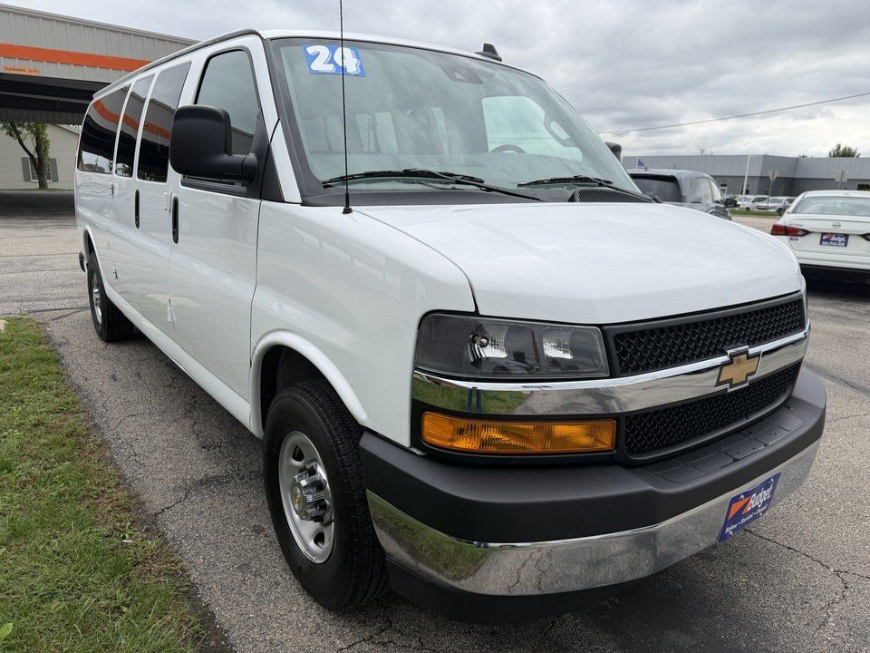 Used 2024 Chevrolet Express 3500 LT w/ LT Preferred Equipment Group RWD image 7