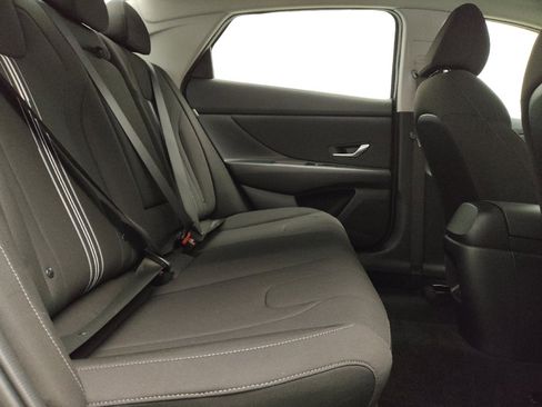 Used 2025 Hyundai Elantra SEL image 19