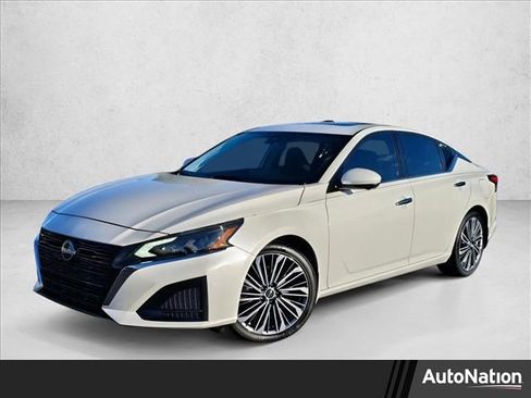 Used 2024 Nissan Altima 2.5 SL image 1