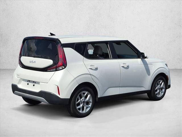 Used 2023 Kia Soul LX w/ LX Technology Package FWD image 5
