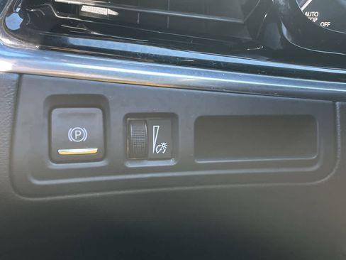 Used 2023 Cadillac XT6 Premium Luxury FWD image 33