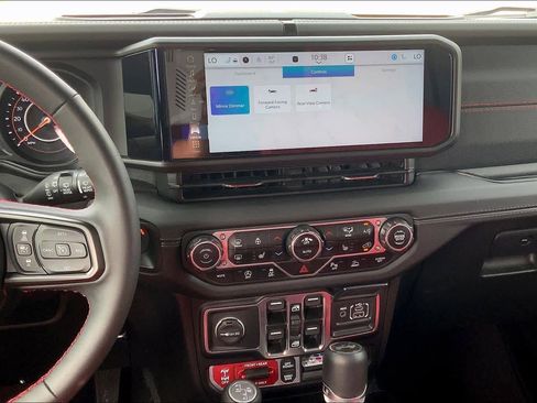 Used 2024 Jeep Wrangler Unlimited Rubicon AWD/4WD image 6