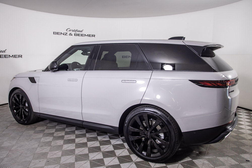 Used 2026 Land Rover Range Rover Sport SE AWD/4WD image 11