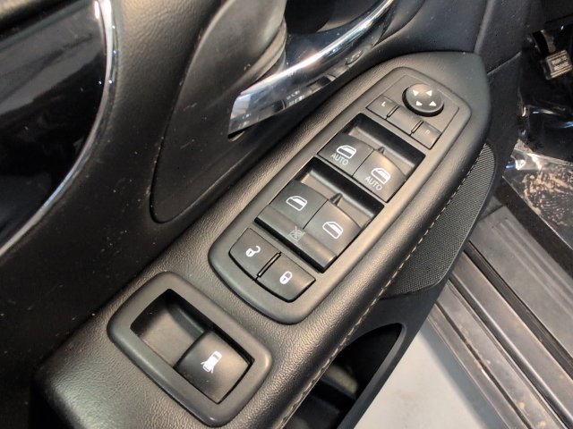 Used 2016 Dodge Grand Caravan SXT FWD image 14