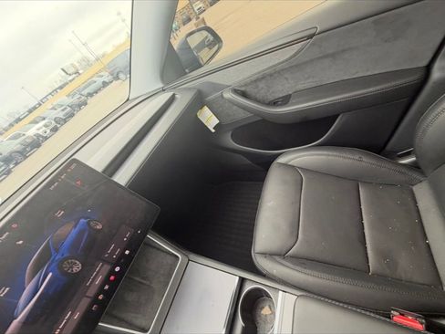 Used 2026 Tesla Model Y Long Range image 11
