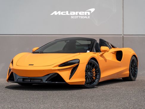 Used 2026 McLaren Artura Spider RWD image 2