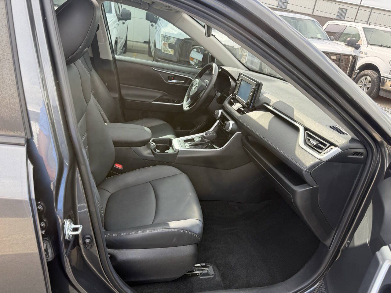 Used 2021 Toyota RAV4 XLE Premium FWD image 10