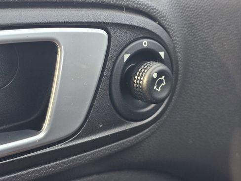 Used 2016 Ford Fiesta SE image 21