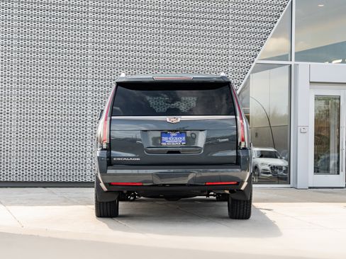 Used 2020 Cadillac Escalade Luxury image 30