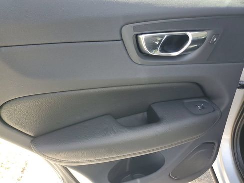 Used 2019 Volvo XC60 T5 Momentum w/ Protection Package FWD image 13