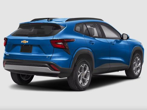 Used 2024 Chevrolet Trax LT w/ Driver Confidence Package FWD image 3