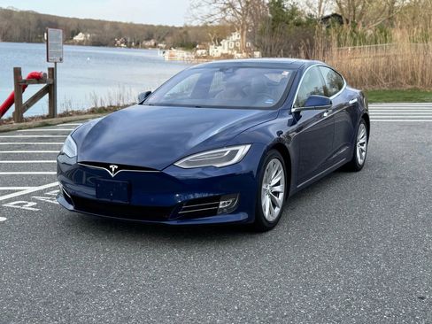 Used 2016 Tesla Model S 90D image 2
