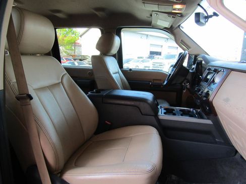 Used 2012 Ford F250 Lariat w/ Chrome Pkg image 11