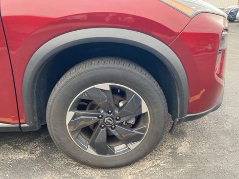 Used 2025 Nissan Rogue SV image 6