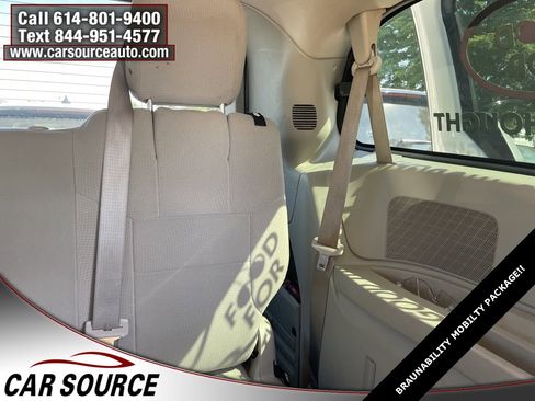 Used 2012 Dodge Grand Caravan SE image 15