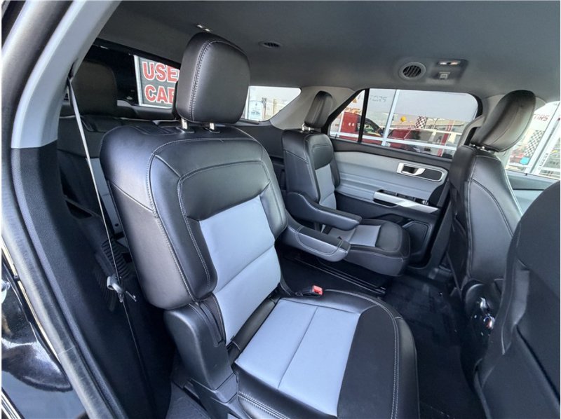 Used 2023 Ford Explorer XLT w/ Equipment Group 202A RWD image 30