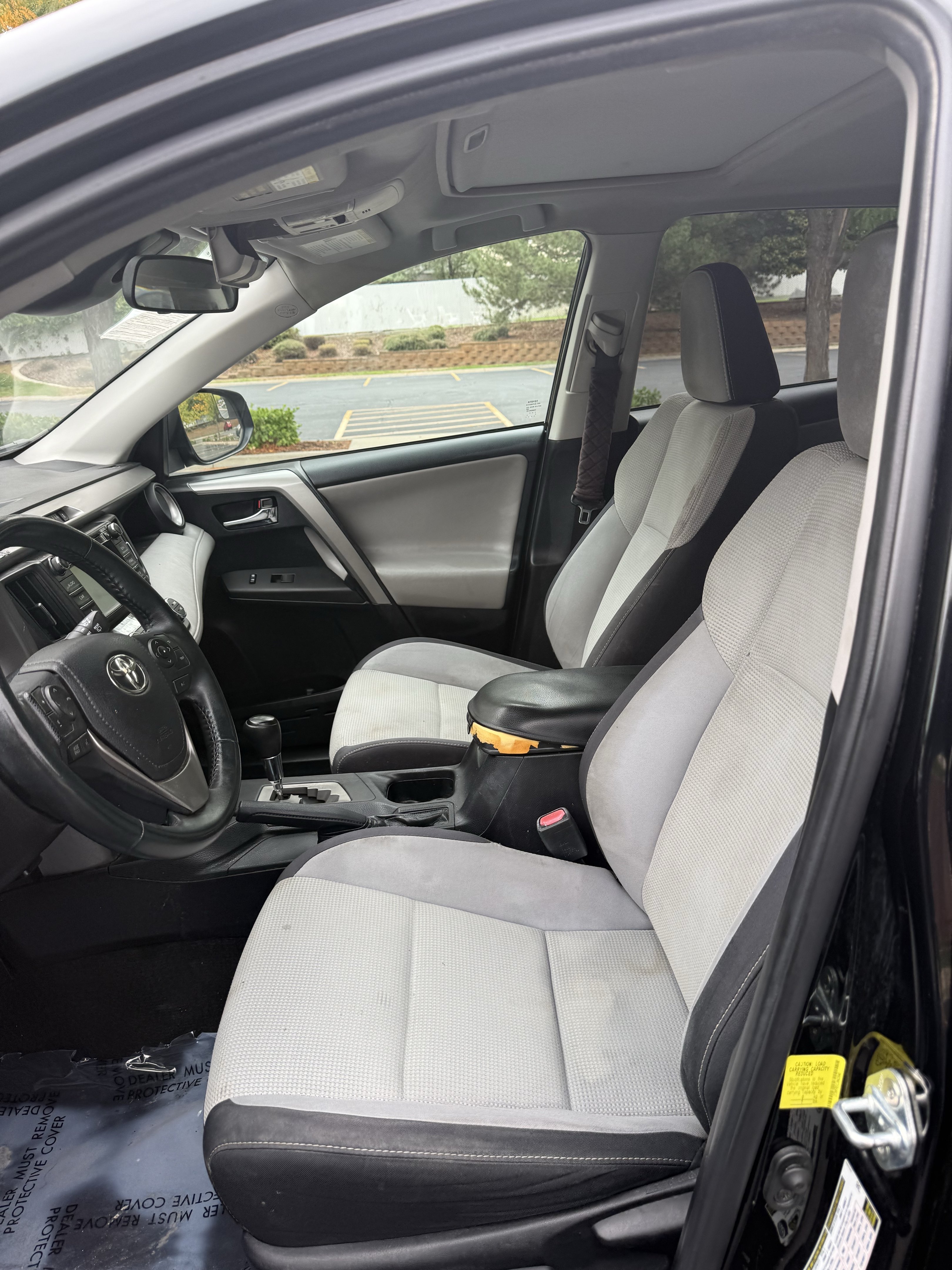 Used 2018 Toyota RAV4 XLE w/ Carpet Mat Package FWD image 12