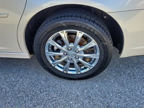 Used 2011 Buick Lucerne CXL image 9