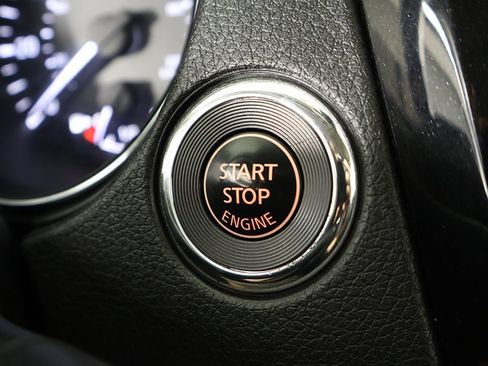 Used 2020 Nissan Rogue SV AWD/4WD image 40