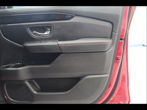 Certified 2025 Honda Pilot TrailSport image 25