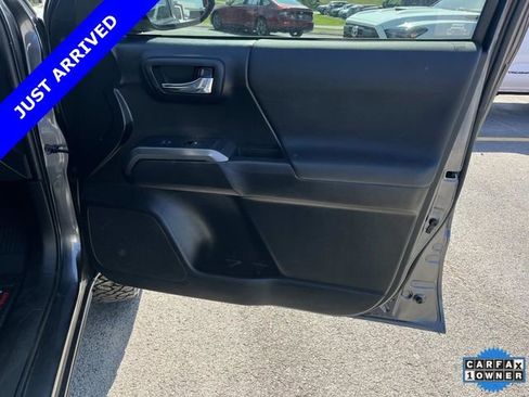 Used 2022 Toyota Tacoma TRD Off-Road AWD/4WD image 21